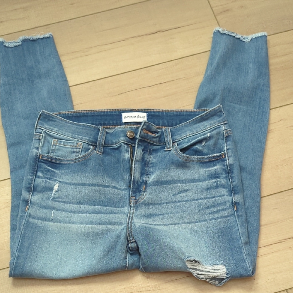 Studio Light Blue Cropped Jeans
